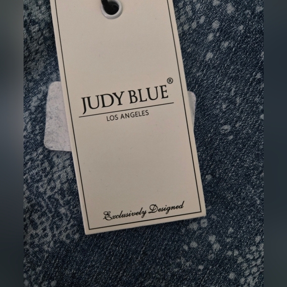 Judy Blue Women's Snake Print Shorts - Picture 7 of 8